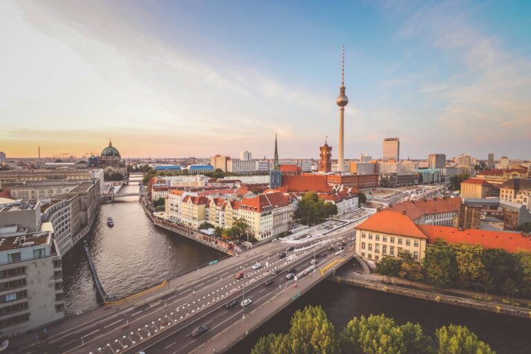 Berliner Skyline bei Sonnenuntergang